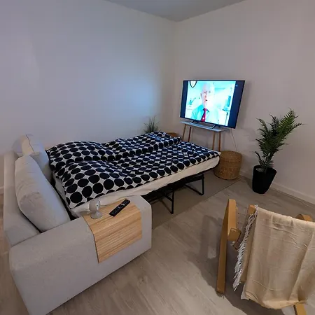 Remontoitu Kaksio Helsingissä - Juna 12min Huoneisto Helsinki